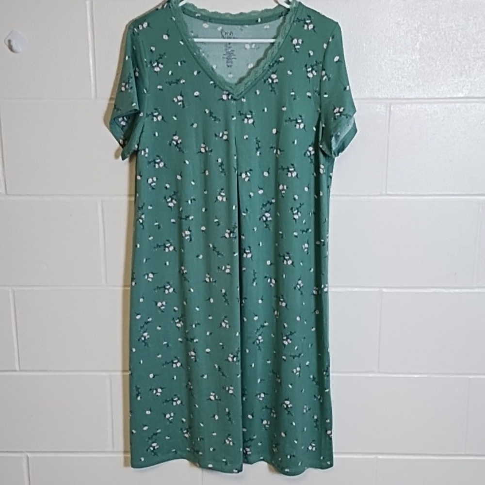 Croft & Barrow Super Soft Short Sleeved Night Shirt Gown Dainty Floral